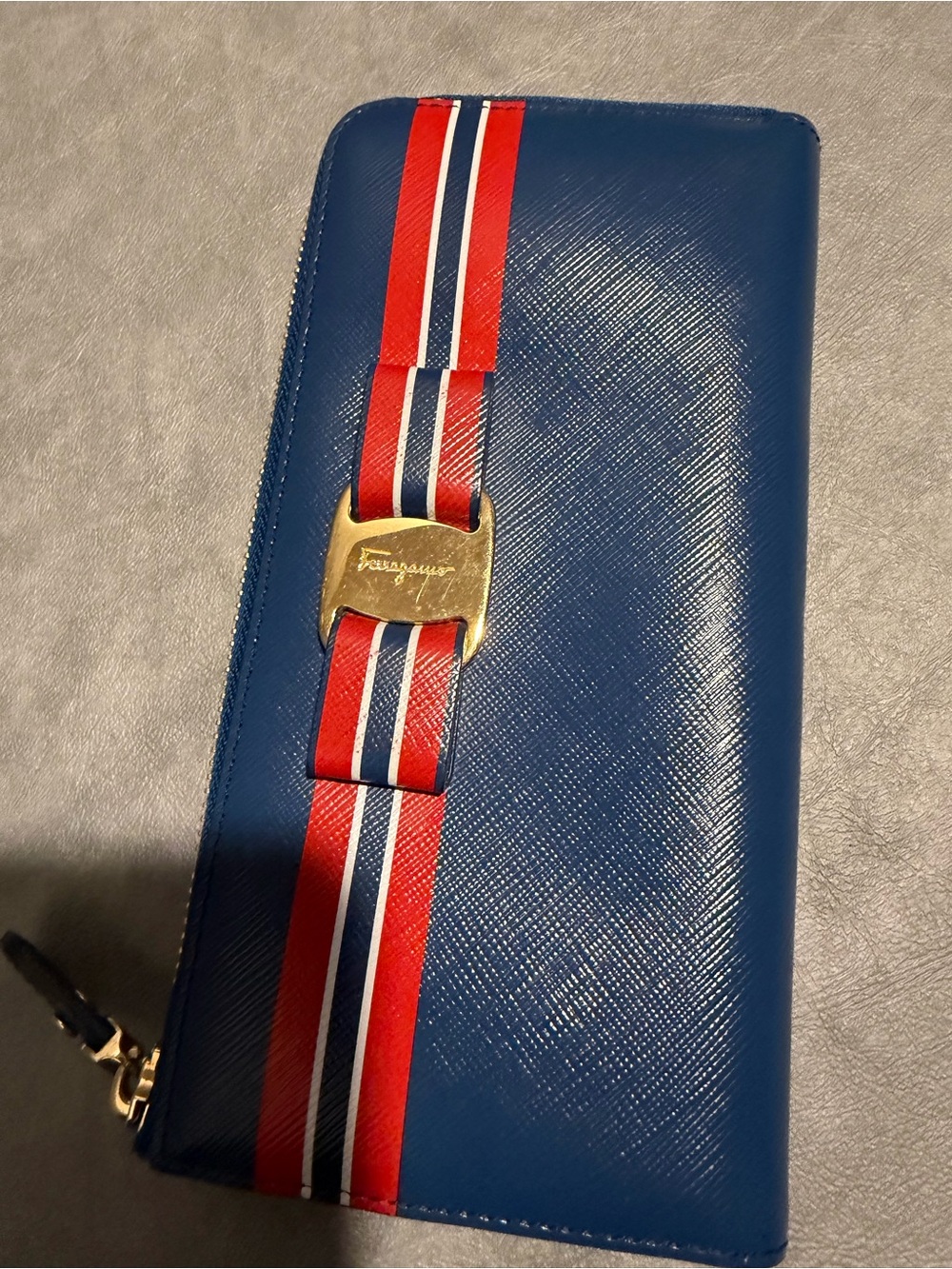 Salvatore Ferragamo Navy Zip Wallet with Red and White Ribbon Bow and CoA - Picture 3 of 10